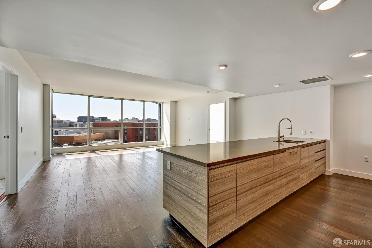 708 Long Bridge Street 908