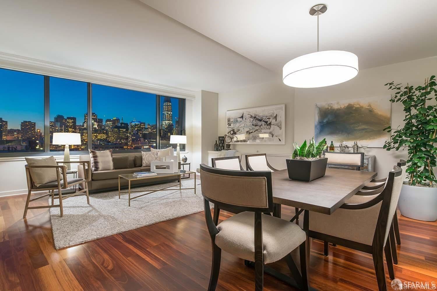 260 King Street 1005