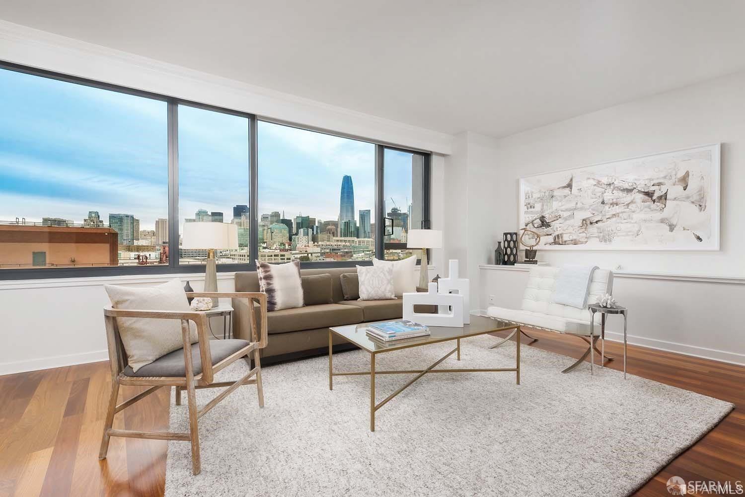 260 King Street 1005