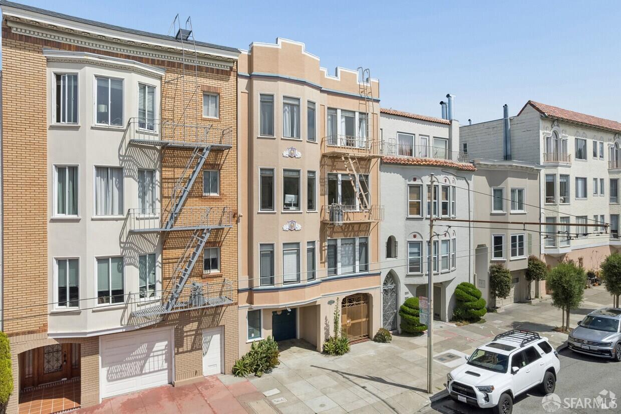 3324 Broderick Street