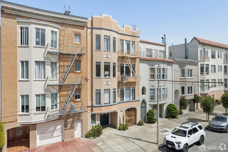 3324 Broderick Street