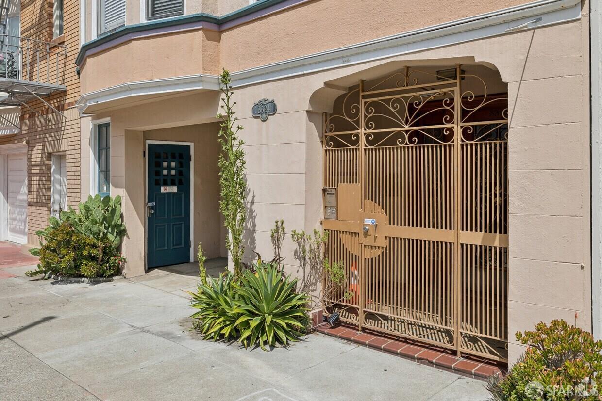 3324 Broderick Street