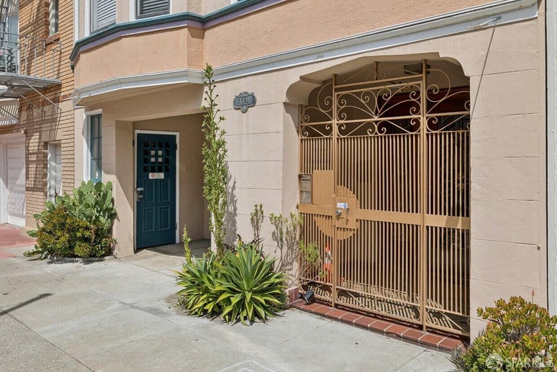 3324 Broderick Street