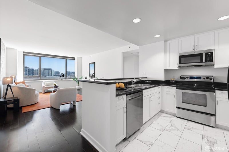 250 King Street 1112