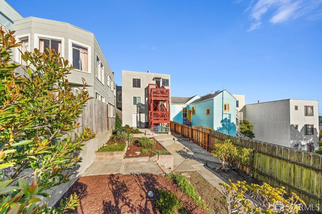 San Francisco, California 94121, United States, 4 Bedrooms Bedrooms, ,1 BathroomBathrooms,Residential,Pending,84017