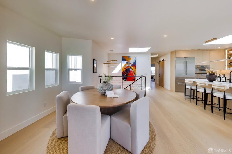 975 Darien Way