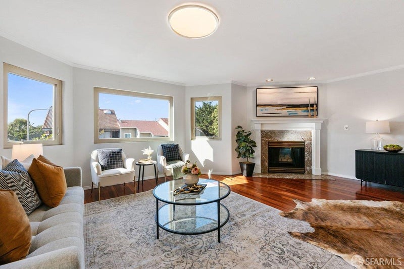 6 Lindsay Circle