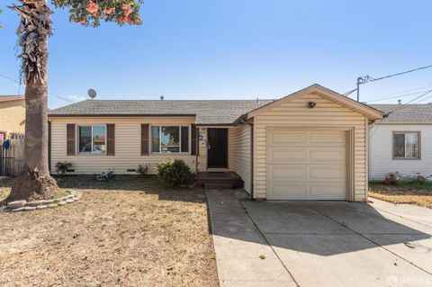 Photo of 2846 Lincoln Avenue, Richmond, CA 94804 (MLS # 425076989)