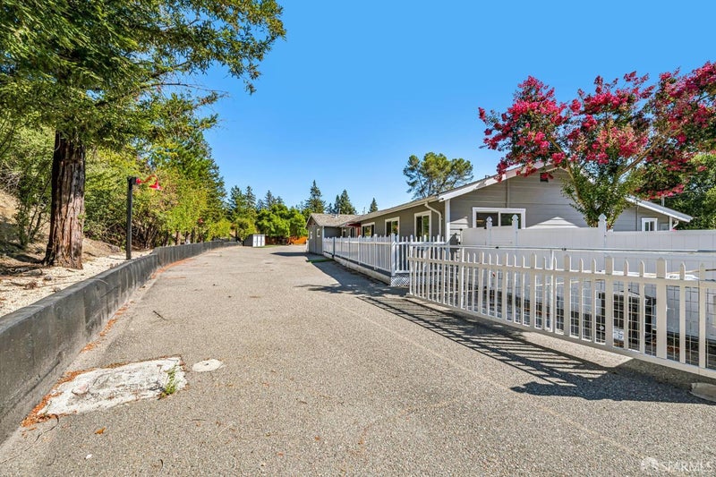 4 Bates Boulevard