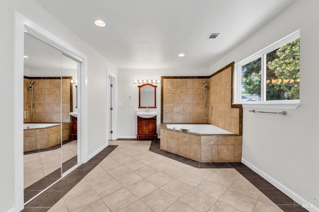 Vallejo, California 94590, United States, 3 Bedrooms Bedrooms, ,3 BathroomsBathrooms,Residential,Active,177950