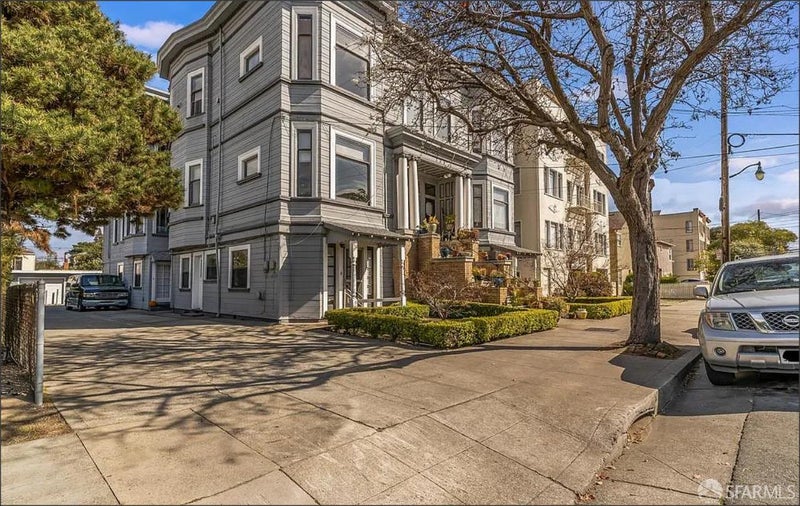 739 Santa Clara Avenue