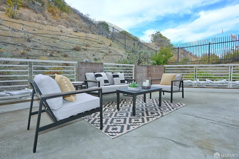 501 Crescent Way 5106