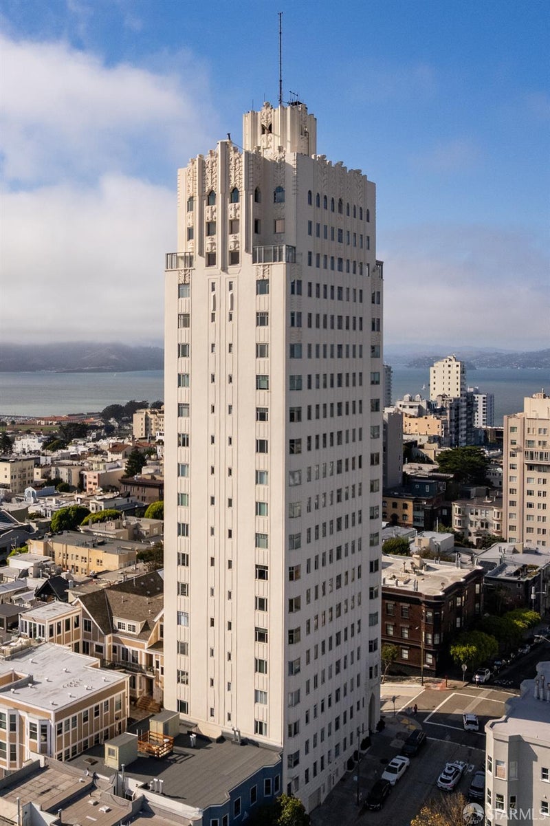 1101 Green Street 204