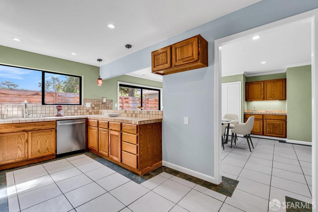 Pleasant Hill, California 94523, United States, 3 Bedrooms Bedrooms, ,2 BathroomsBathrooms,Residential,Active,226180