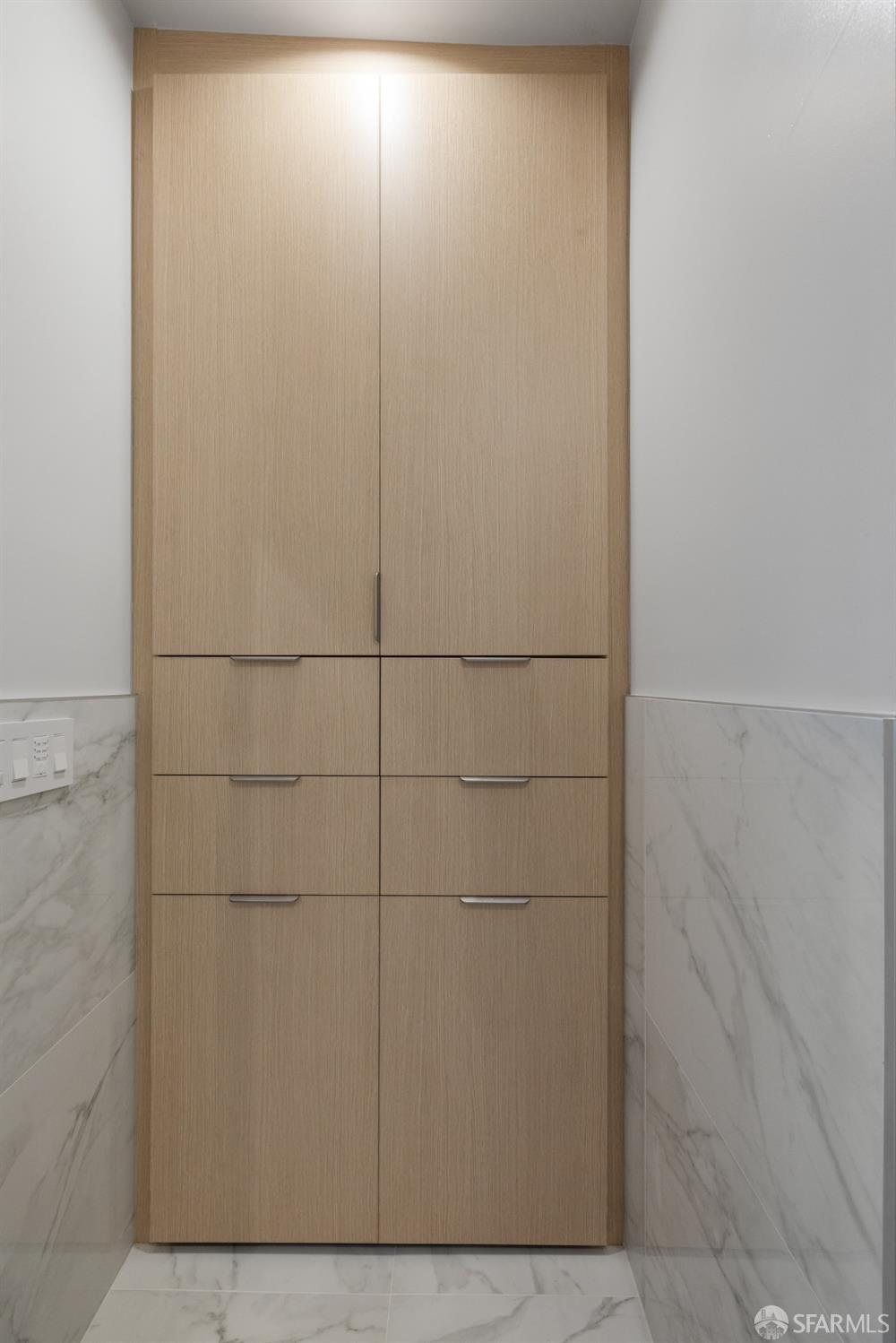 San Francisco, California 94112, United States, 6 Bedrooms Bedrooms, ,6 BathroomsBathrooms,Residential,Pending,125694