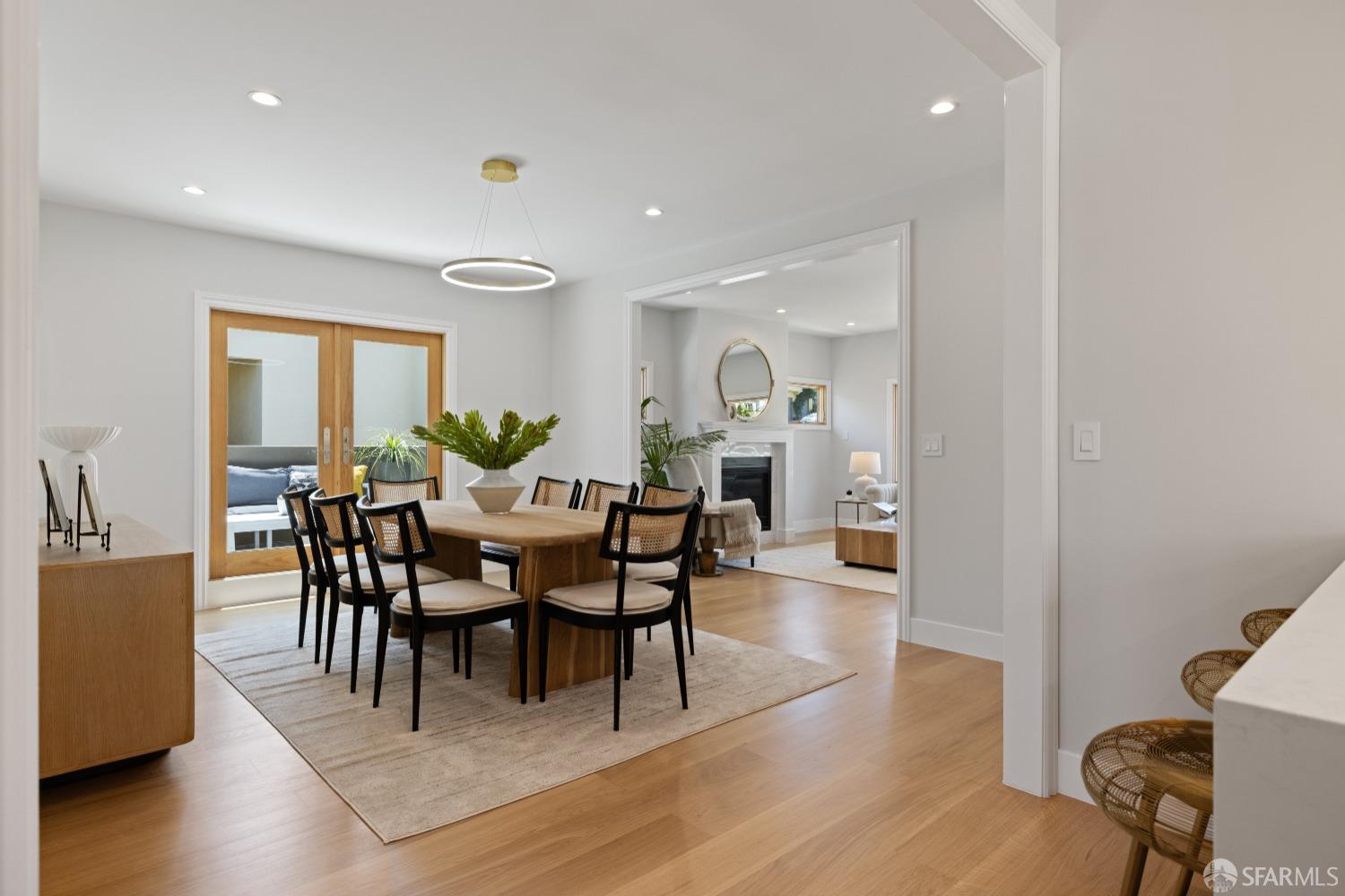 San Francisco, California 94112, United States, 6 Bedrooms Bedrooms, ,6 BathroomsBathrooms,Residential,Pending,125694