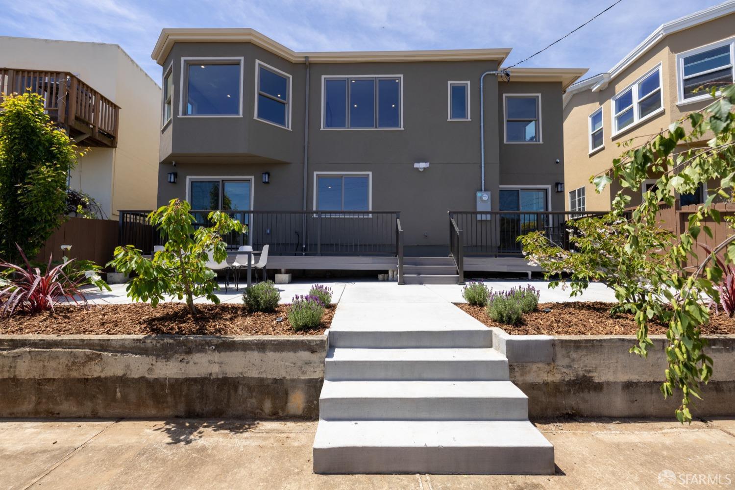 San Francisco, California 94112, United States, 6 Bedrooms Bedrooms, ,6 BathroomsBathrooms,Residential,Pending,125694