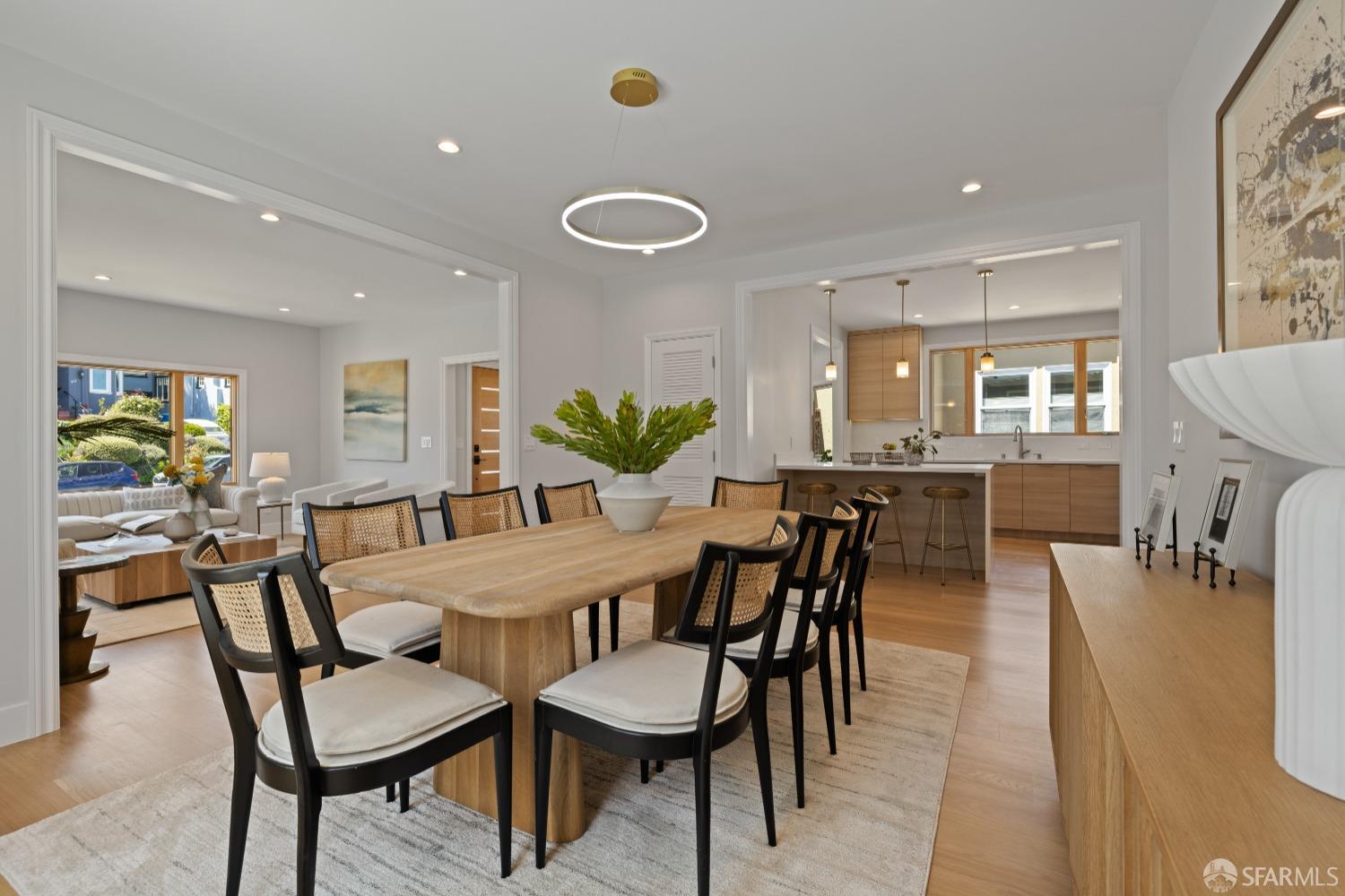 San Francisco, California 94112, United States, 6 Bedrooms Bedrooms, ,6 BathroomsBathrooms,Residential,Pending,125694