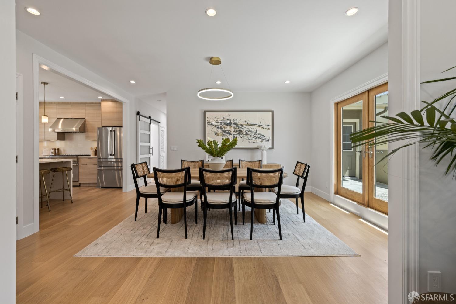 San Francisco, California 94112, United States, 6 Bedrooms Bedrooms, ,6 BathroomsBathrooms,Residential,Pending,125694