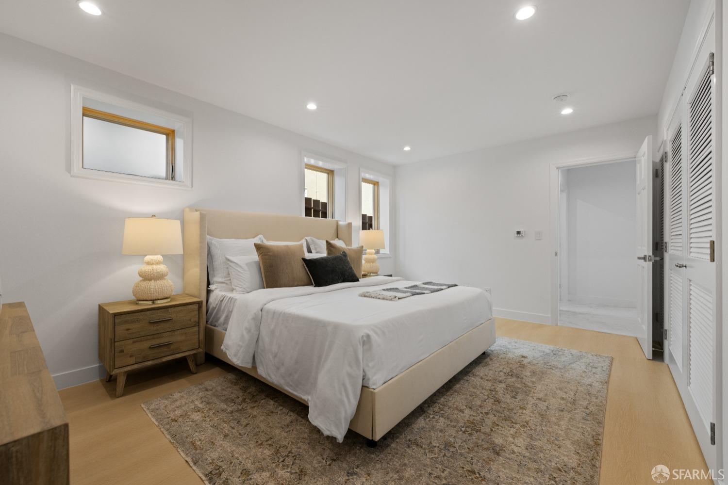 San Francisco, California 94112, United States, 6 Bedrooms Bedrooms, ,6 BathroomsBathrooms,Residential,Pending,125694