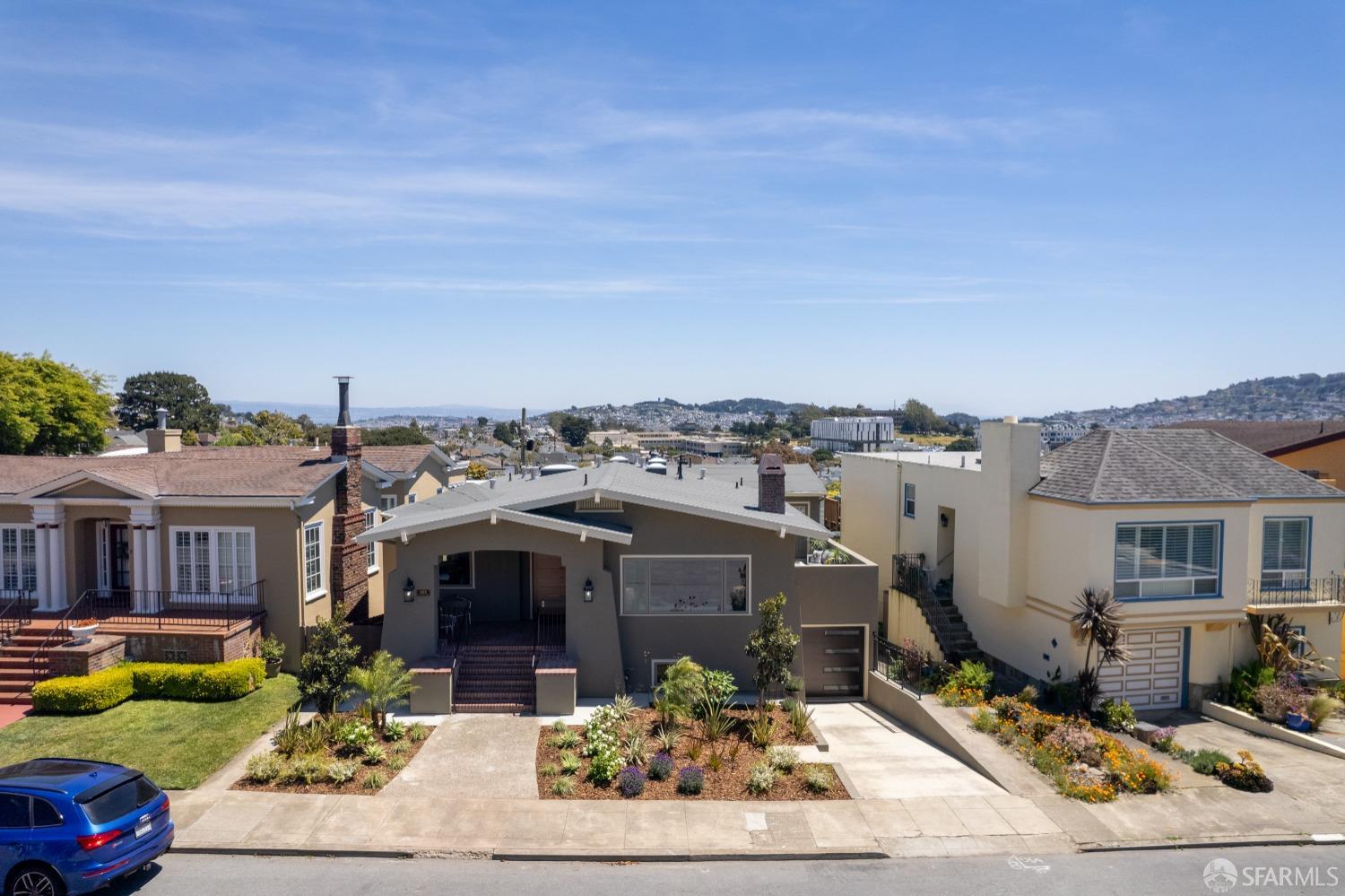 San Francisco, California 94112, United States, 6 Bedrooms Bedrooms, ,6 BathroomsBathrooms,Residential,Pending,125694