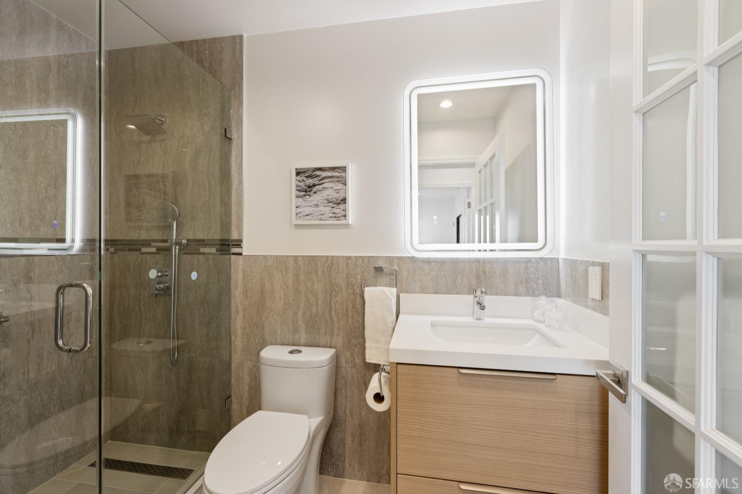 San Francisco, California 94112, United States, 6 Bedrooms Bedrooms, ,6 BathroomsBathrooms,Residential,Pending,125694