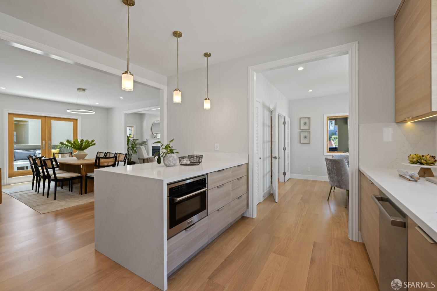 San Francisco, California 94112, United States, 6 Bedrooms Bedrooms, ,6 BathroomsBathrooms,Residential,Pending,125694