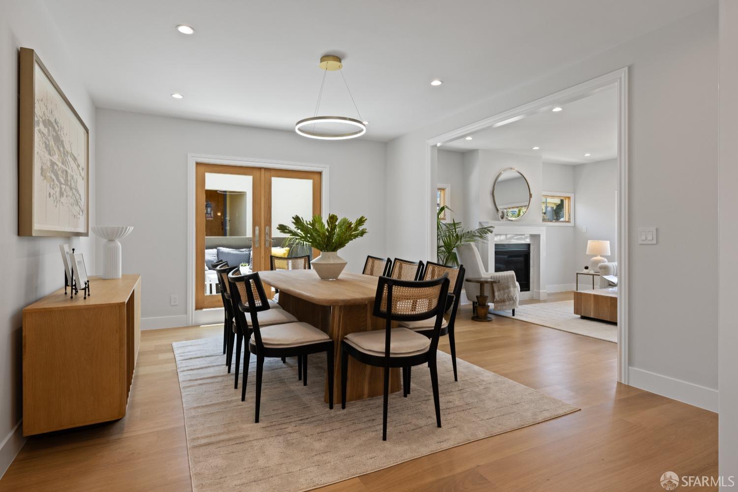 San Francisco, California 94112, United States, 6 Bedrooms Bedrooms, ,6 BathroomsBathrooms,Residential,Pending,125694