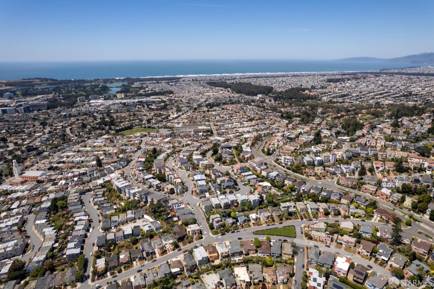 San Francisco, California 94112, United States, 6 Bedrooms Bedrooms, ,6 BathroomsBathrooms,Residential,Pending,125694