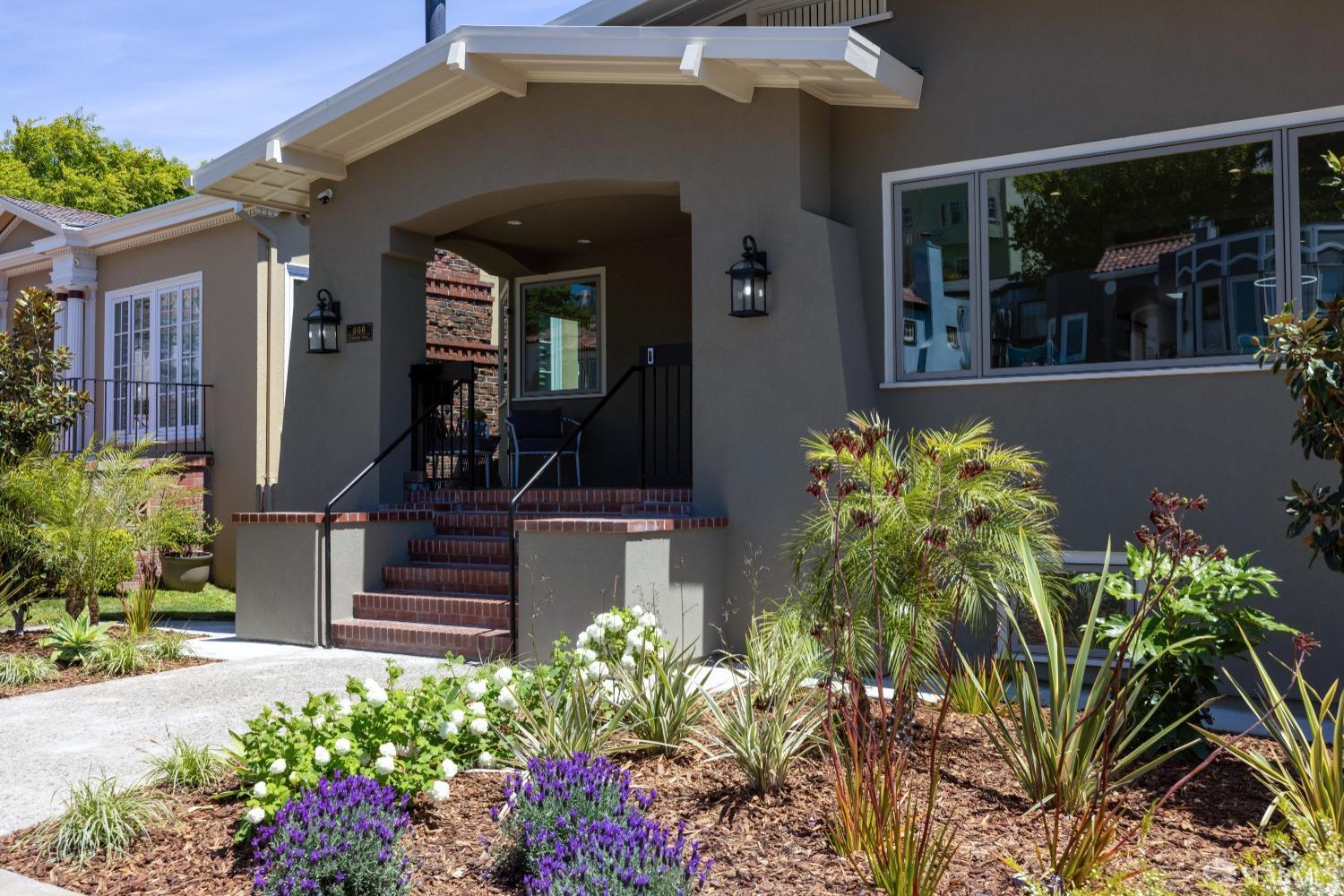 San Francisco, California 94112, United States, 6 Bedrooms Bedrooms, ,6 BathroomsBathrooms,Residential,Pending,125694