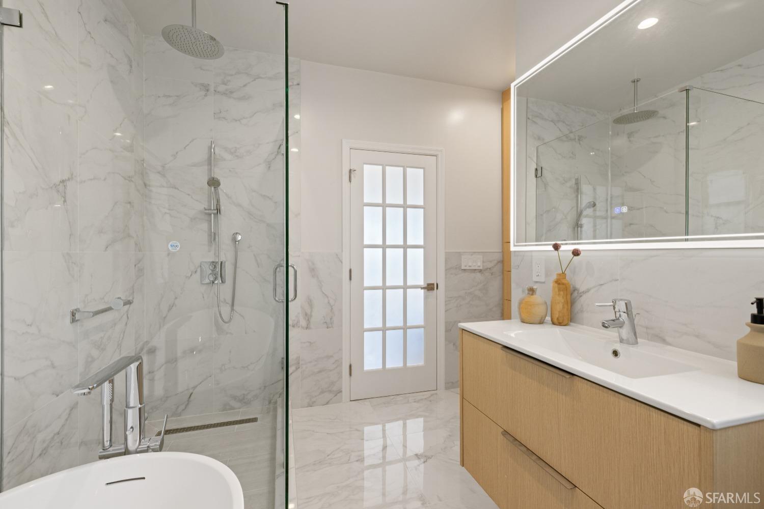 San Francisco, California 94112, United States, 6 Bedrooms Bedrooms, ,6 BathroomsBathrooms,Residential,Pending,125694