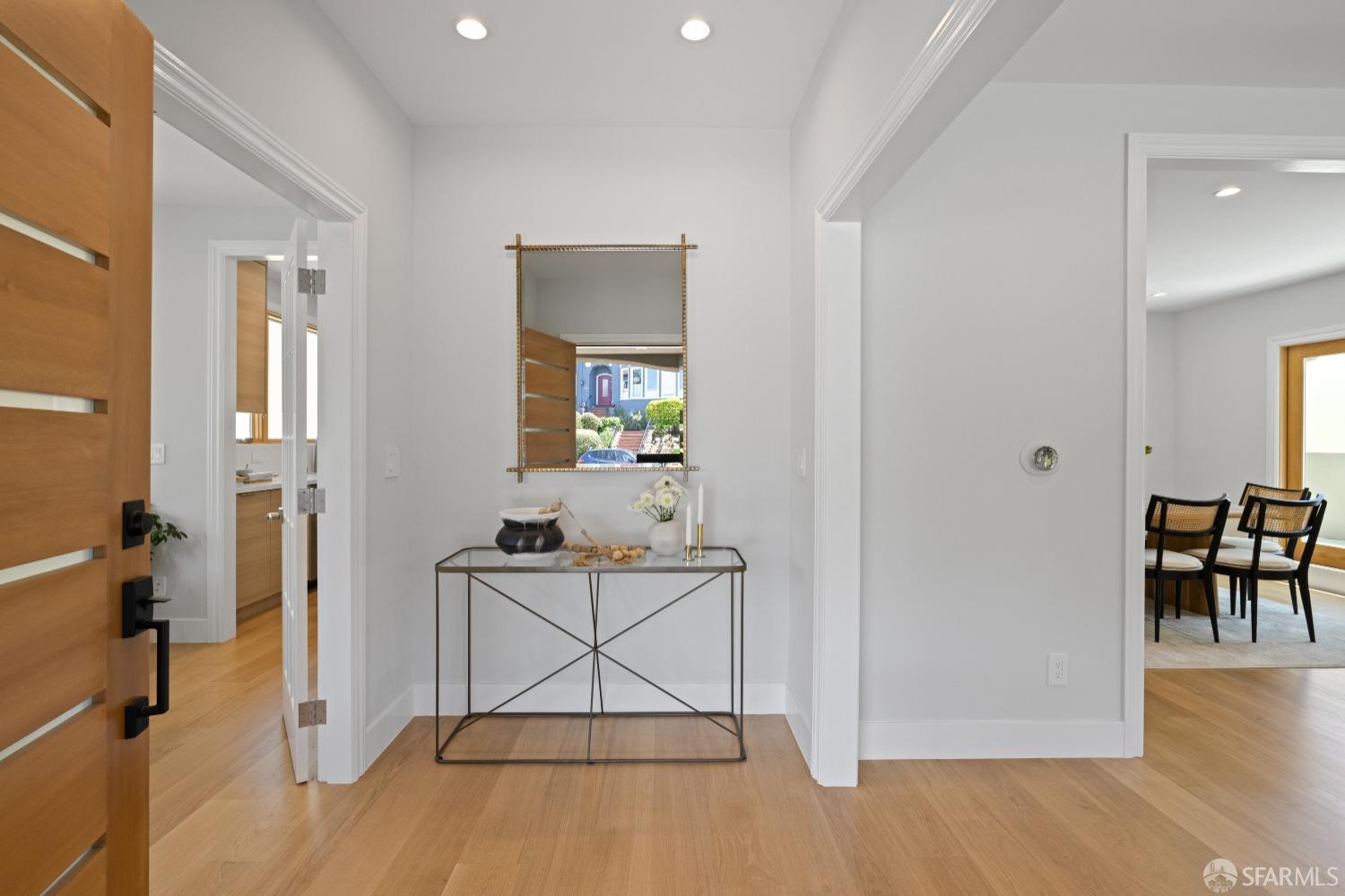 San Francisco, California 94112, United States, 6 Bedrooms Bedrooms, ,6 BathroomsBathrooms,Residential,Pending,125694