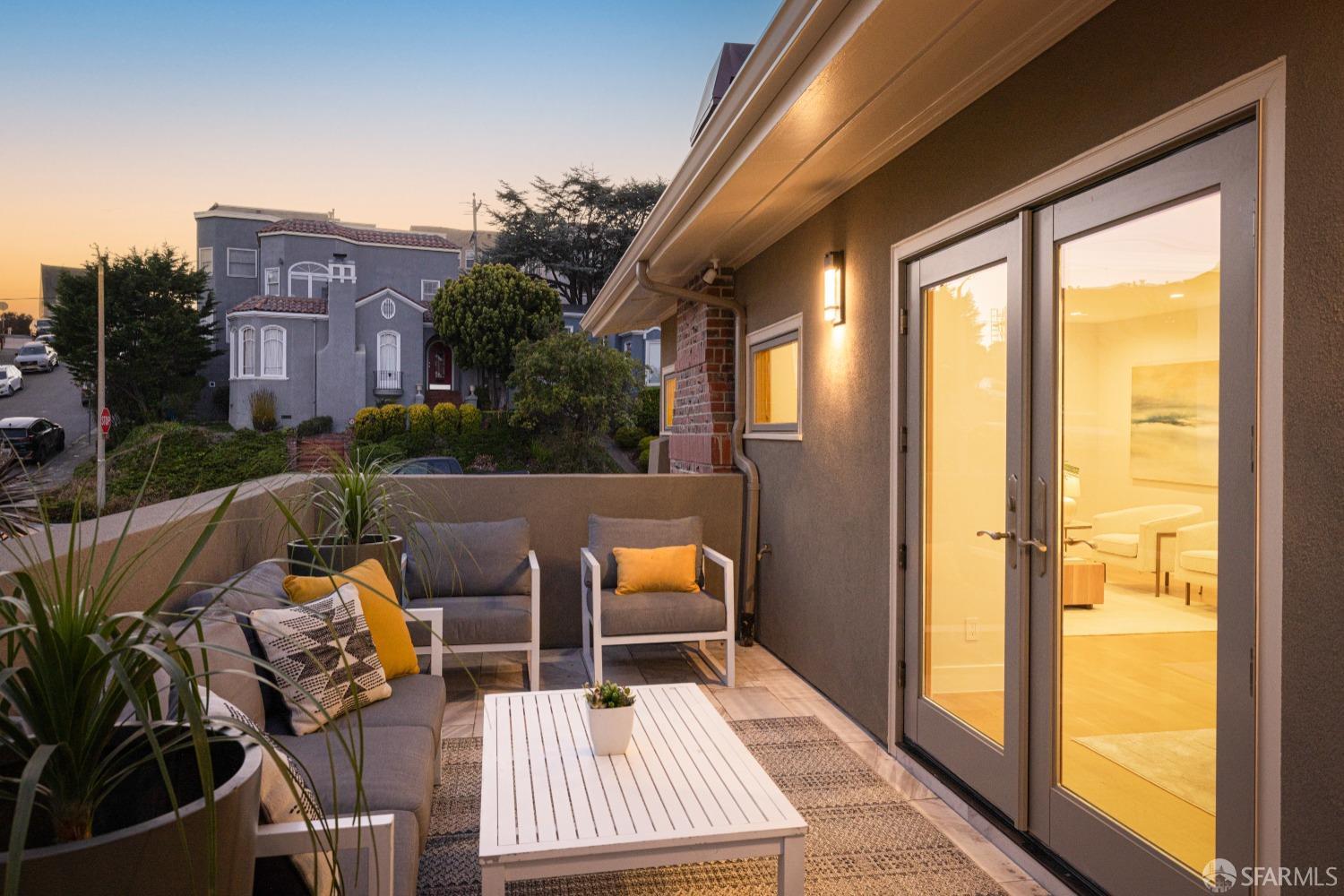 San Francisco, California 94112, United States, 6 Bedrooms Bedrooms, ,6 BathroomsBathrooms,Residential,Pending,125694