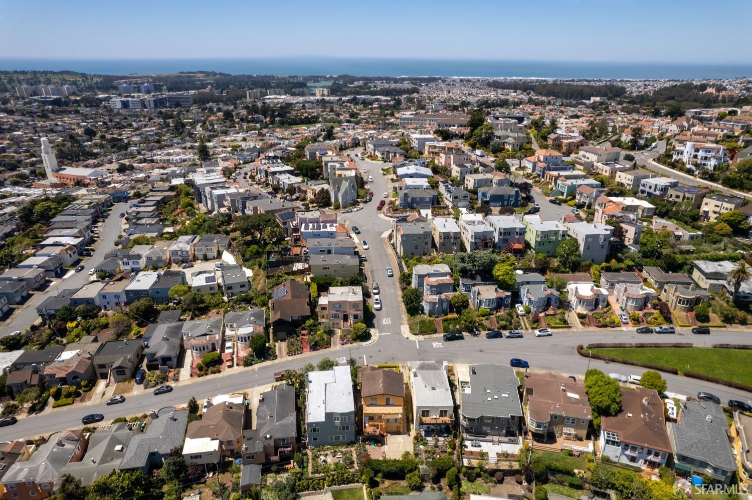 San Francisco, California 94112, United States, 6 Bedrooms Bedrooms, ,6 BathroomsBathrooms,Residential,Pending,125694