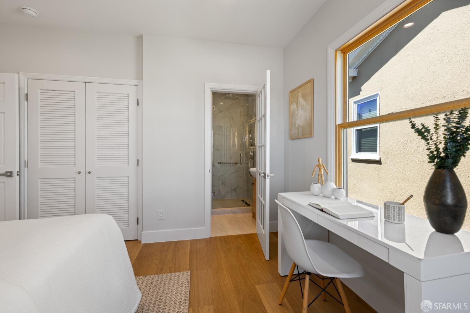 San Francisco, California 94112, United States, 6 Bedrooms Bedrooms, ,6 BathroomsBathrooms,Residential,Pending,125694