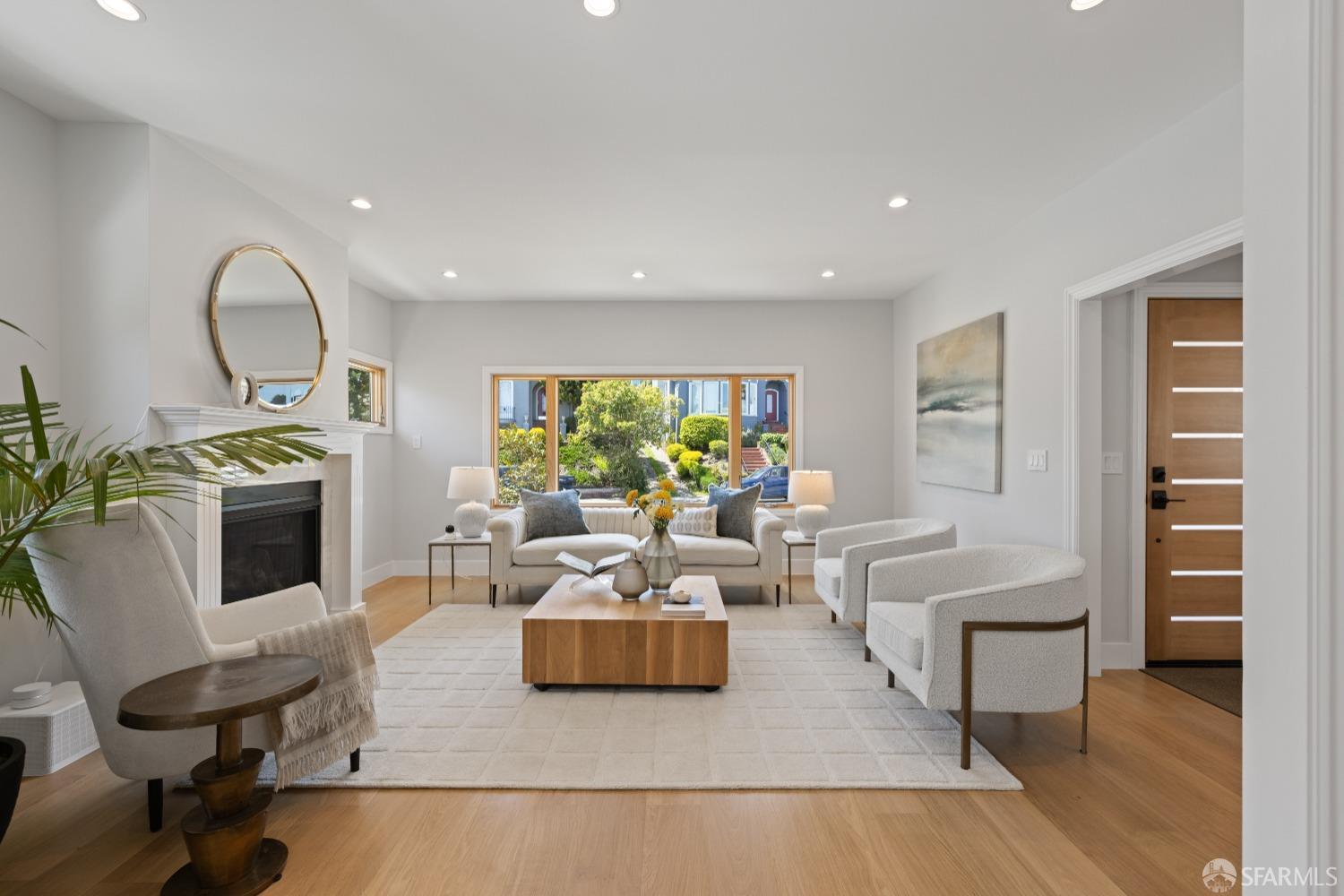 San Francisco, California 94112, United States, 6 Bedrooms Bedrooms, ,6 BathroomsBathrooms,Residential,Pending,125694