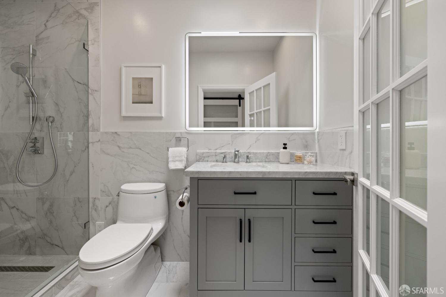 San Francisco, California 94112, United States, 6 Bedrooms Bedrooms, ,6 BathroomsBathrooms,Residential,Pending,125694