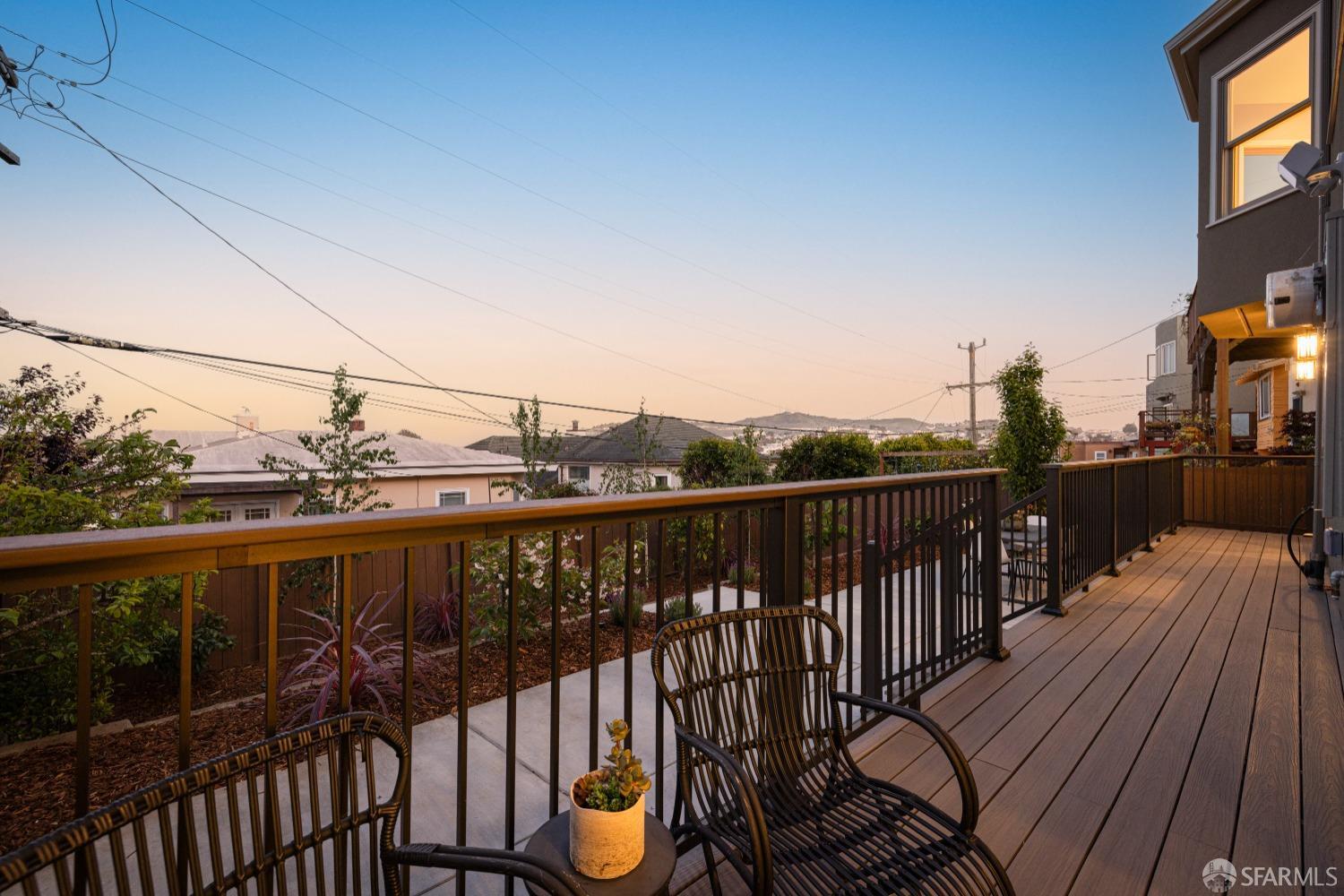 San Francisco, California 94112, United States, 6 Bedrooms Bedrooms, ,6 BathroomsBathrooms,Residential,Pending,125694