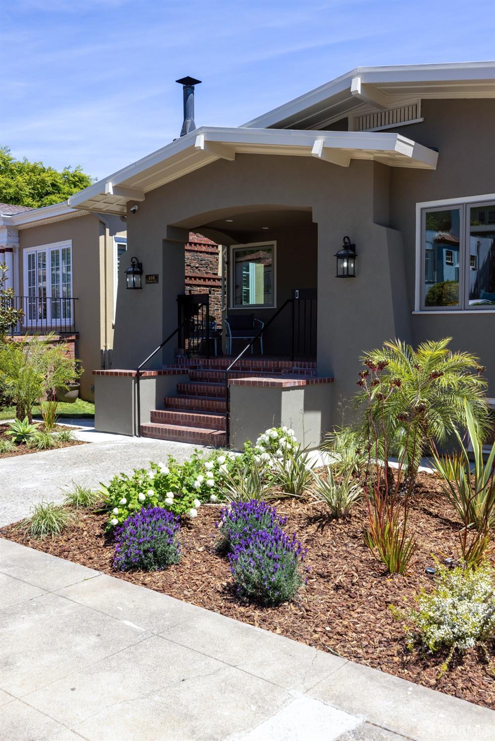 San Francisco, California 94112, United States, 6 Bedrooms Bedrooms, ,6 BathroomsBathrooms,Residential,Pending,125694