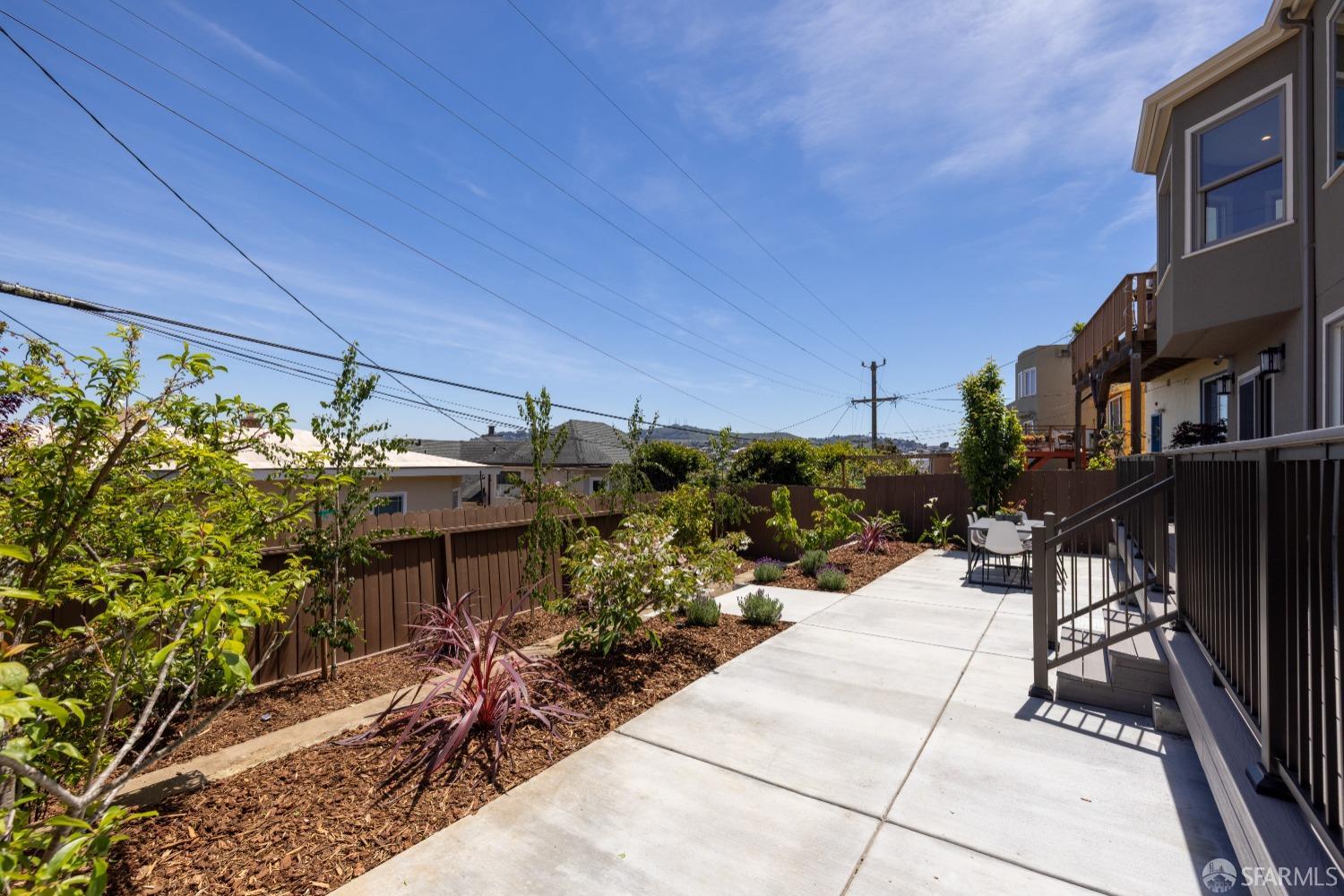 San Francisco, California 94112, United States, 6 Bedrooms Bedrooms, ,6 BathroomsBathrooms,Residential,Pending,125694