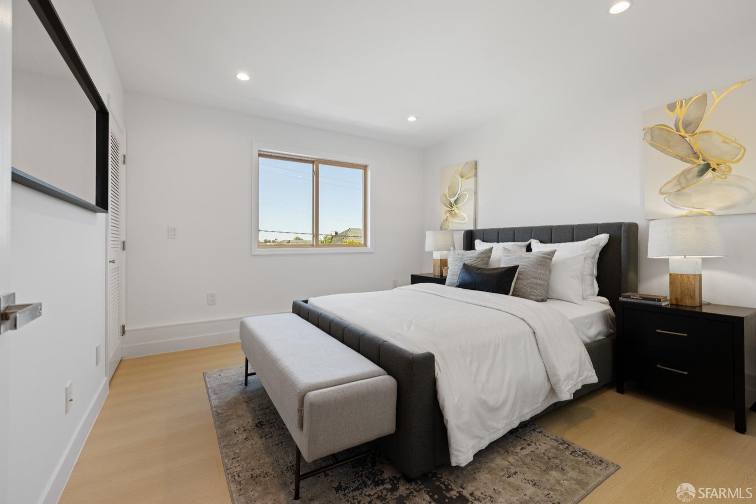 San Francisco, California 94112, United States, 6 Bedrooms Bedrooms, ,6 BathroomsBathrooms,Residential,Pending,125694