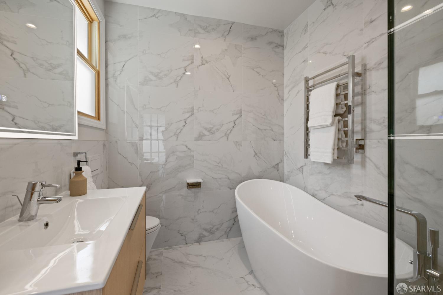 San Francisco, California 94112, United States, 6 Bedrooms Bedrooms, ,6 BathroomsBathrooms,Residential,Pending,125694