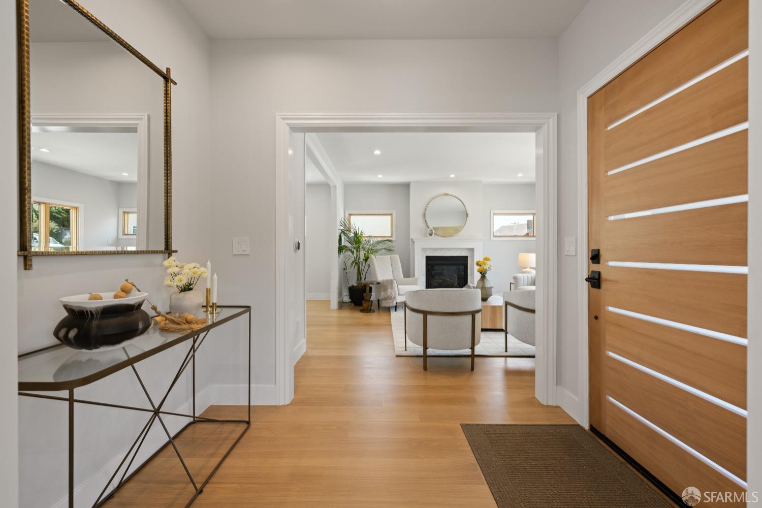 San Francisco, California 94112, United States, 6 Bedrooms Bedrooms, ,6 BathroomsBathrooms,Residential,Pending,125694