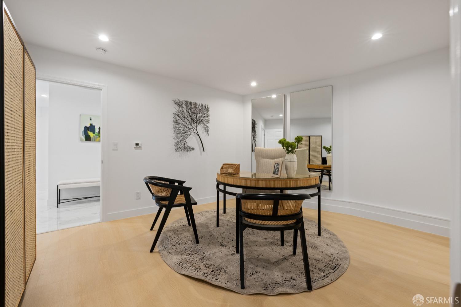 San Francisco, California 94112, United States, 6 Bedrooms Bedrooms, ,6 BathroomsBathrooms,Residential,Pending,125694