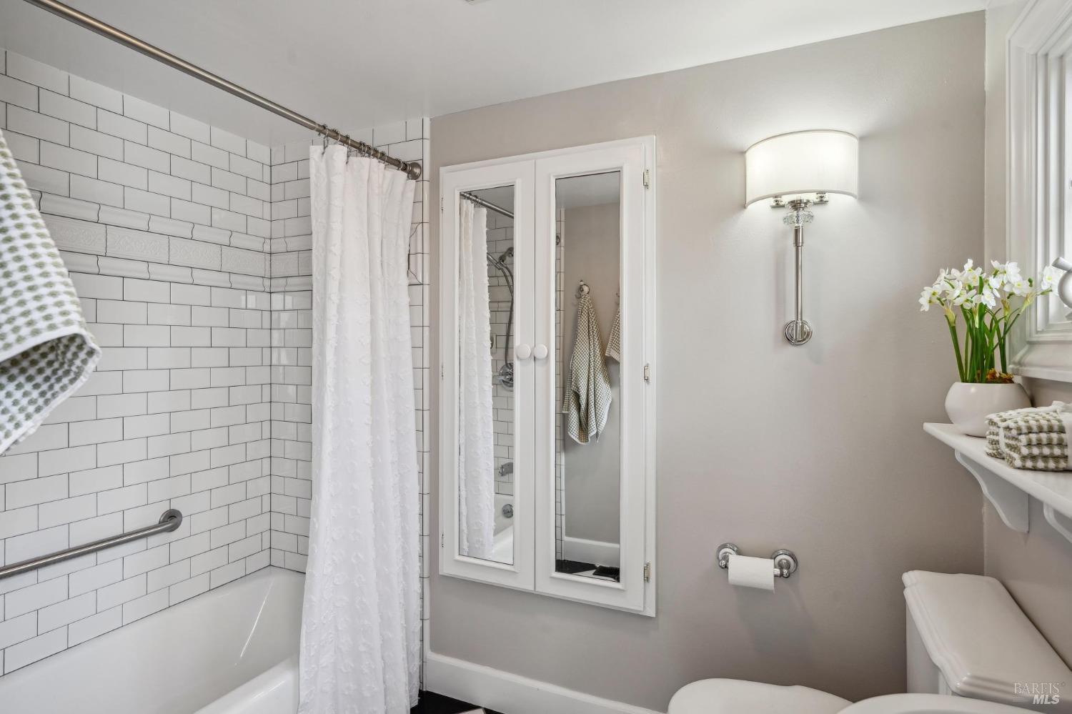 Santa Rosa, California 95404, United States, 4 Bedrooms Bedrooms, ,4 BathroomsBathrooms,Residential,Active,8123