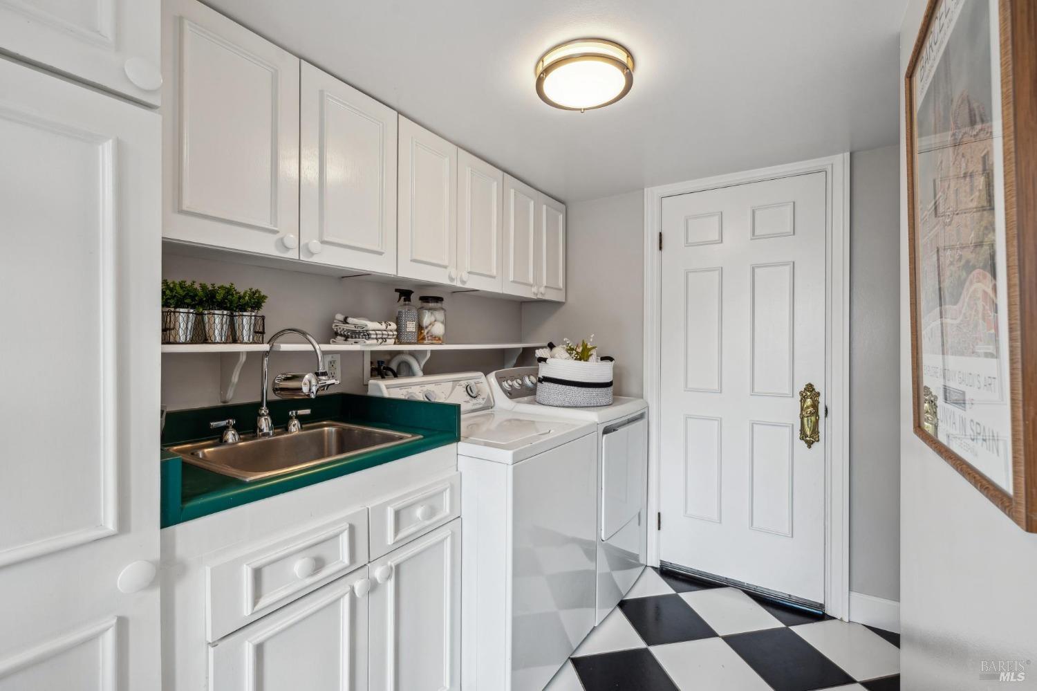 Santa Rosa, California 95404, United States, 4 Bedrooms Bedrooms, ,4 BathroomsBathrooms,Residential,Active,8123