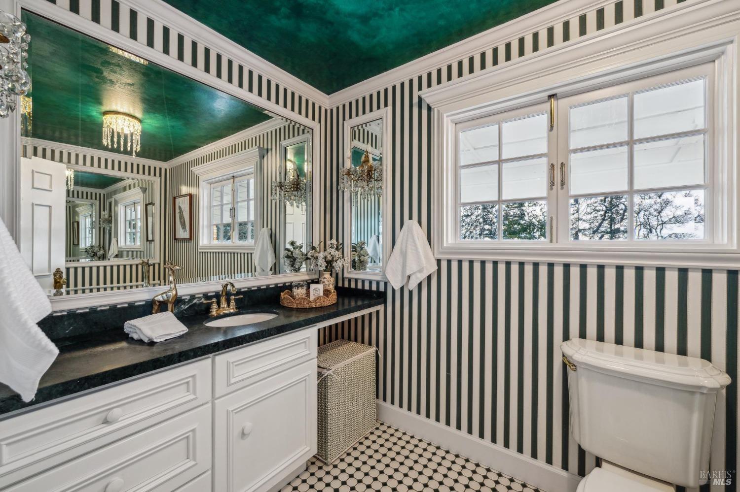 Santa Rosa, California 95404, United States, 4 Bedrooms Bedrooms, ,4 BathroomsBathrooms,Residential,Active,8123