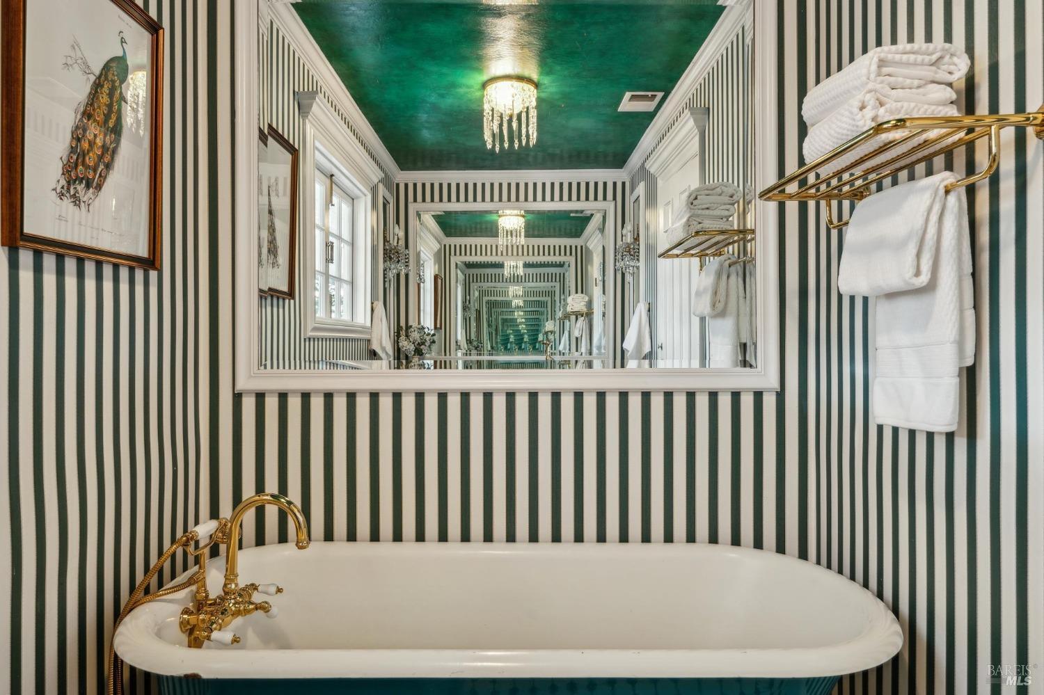 Santa Rosa, California 95404, United States, 4 Bedrooms Bedrooms, ,4 BathroomsBathrooms,Residential,Active,8123