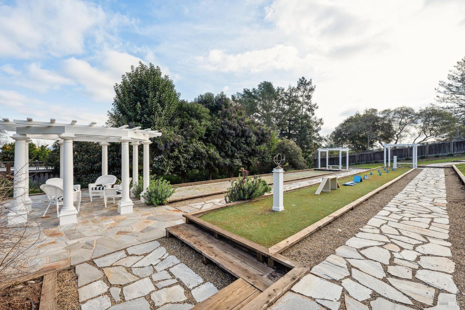 Santa Rosa, California 95404, United States, 4 Bedrooms Bedrooms, ,4 BathroomsBathrooms,Residential,Active,8123