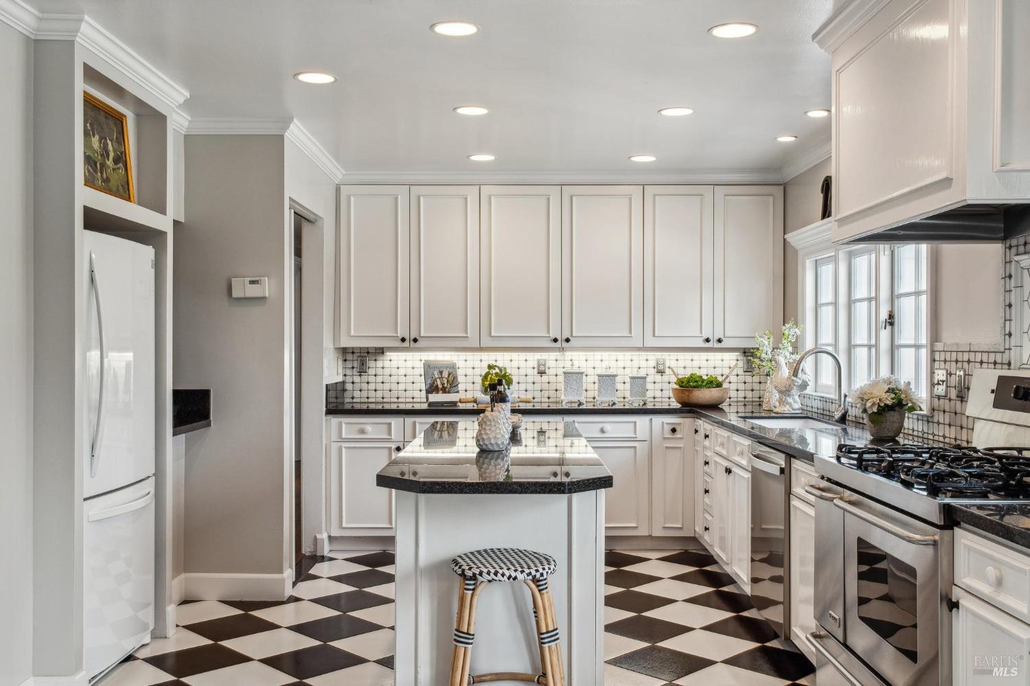 Santa Rosa, California 95404, United States, 4 Bedrooms Bedrooms, ,4 BathroomsBathrooms,Residential,Active,8123